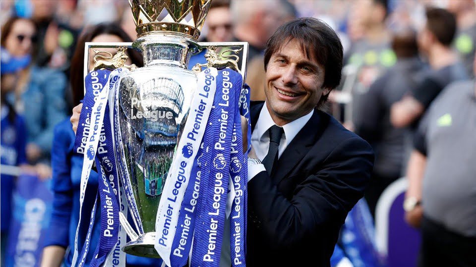 Mối lương duyên của Conte với The Blues tuy ngắn nhưng đẹp đẽ với chiếc Cúp EPL 16/17