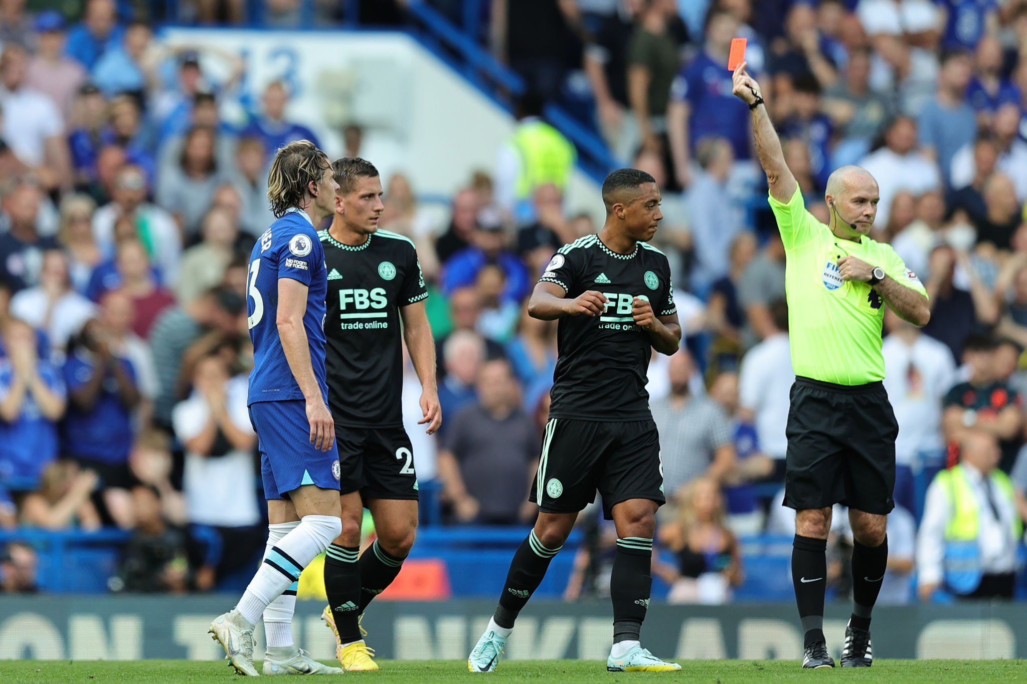 Callager từng nhận hai thẻ vàng dẫn tới thẻ hồi tháng 8 trong trận đấu với Leicester City