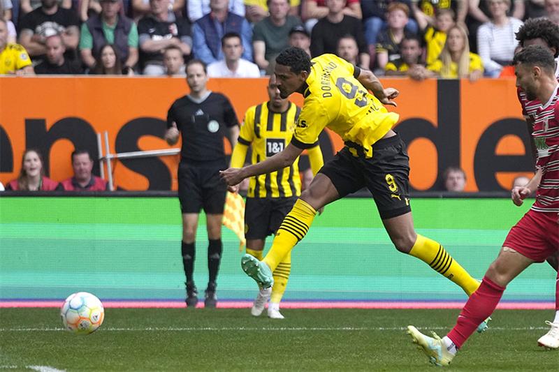 Chân sút người Bờ Biển Ngà đã ghi 5 bàn trong 3 trận gần nhất cho Dortmund