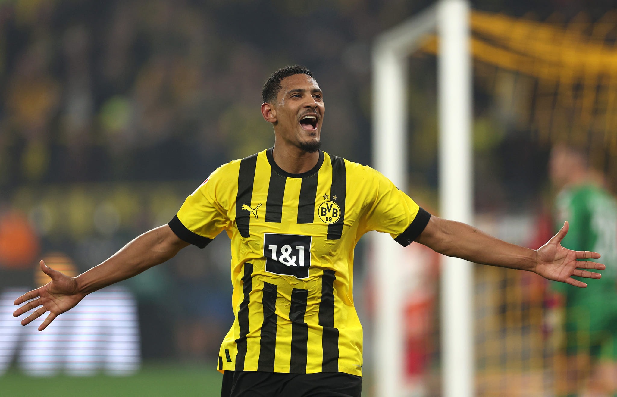 Haller đã đóng góp 9 bàn cùng 3 đường kiến tạo sau 18 trận ra sân mùa này cho BVB