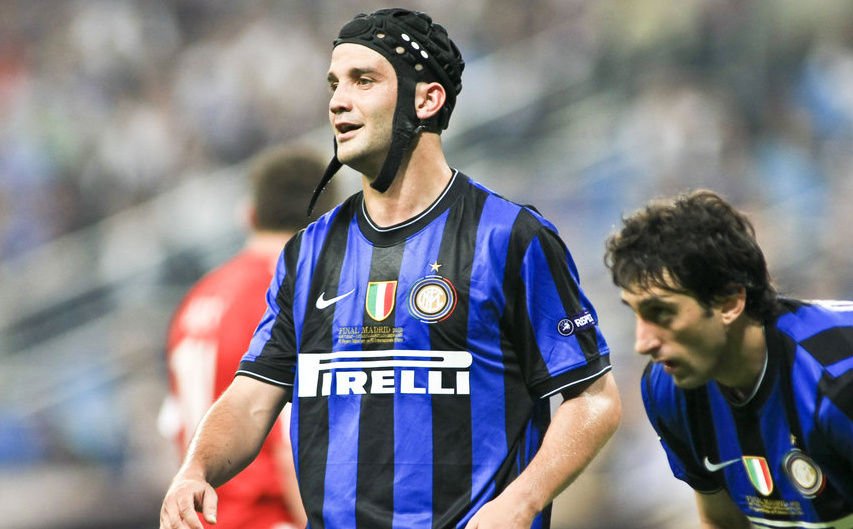 Cristian Chivu với chiếc mũ tạo sự ấn tượng cho người hâm mộ