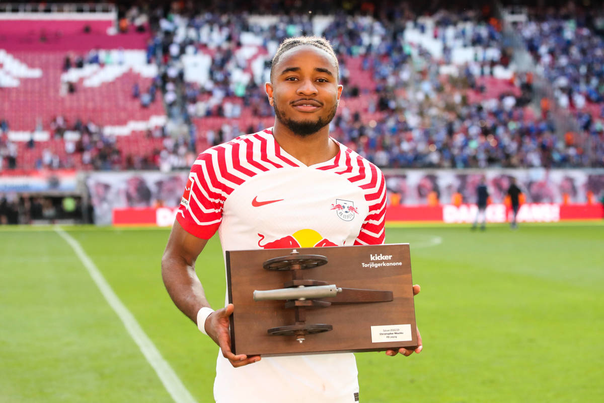 Nkunku trở thành Vua phá lưới Bundesliga với 16 bàn thắng cùng với Füllkrug của Bremen