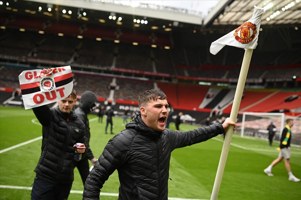 Các cổ động viên của Man United sắp tống được cái gai trong mắt họ nhiều năm qua