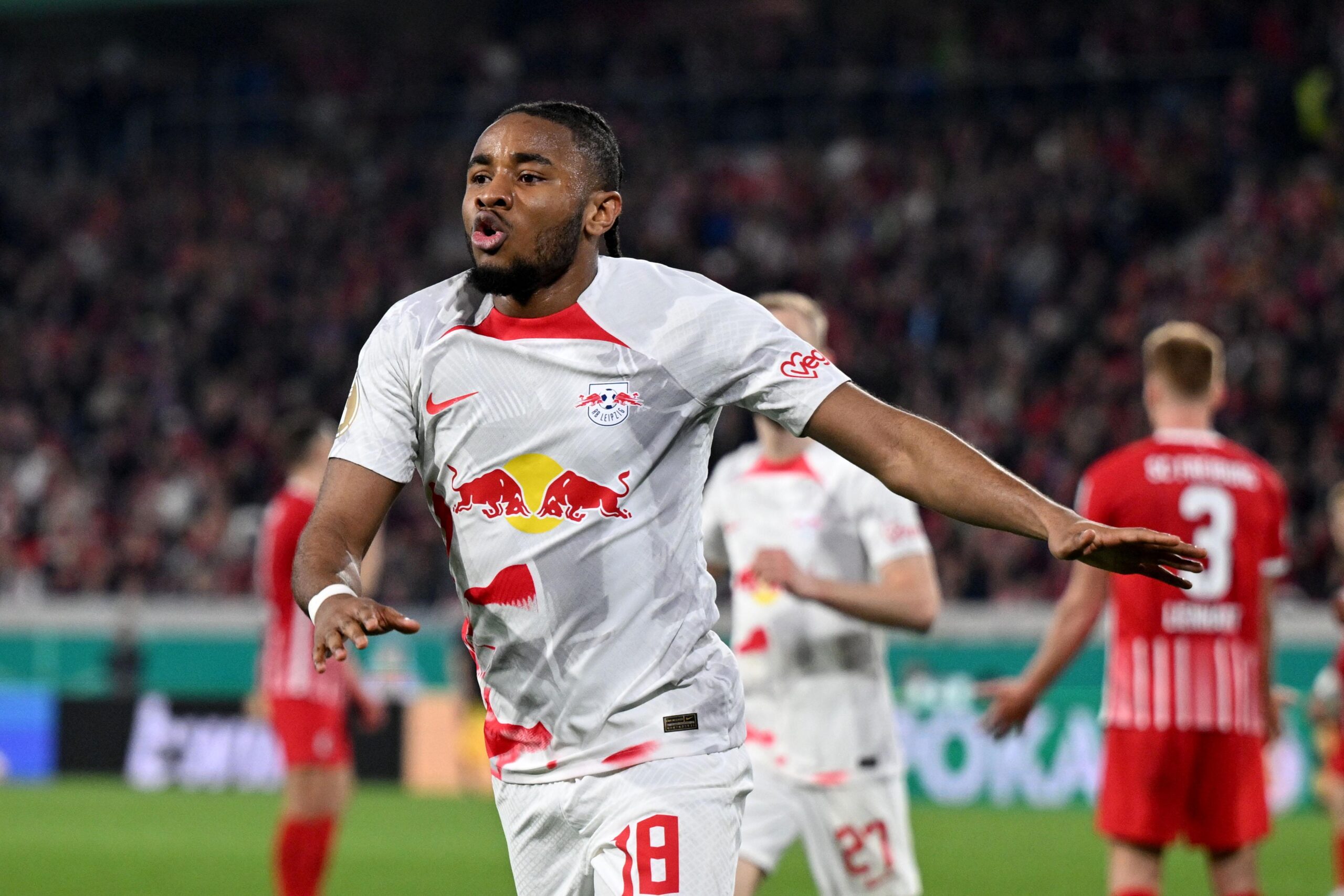 Nkunku dần hoàn thiện kỹ năng và trở thành trụ cột của RB Leipzig sau khi chuyển tới từ PSG mùa hè 2019