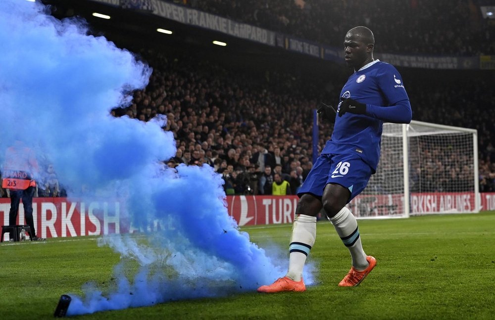 Trung vệ người Senegal rời Stamford Bridge chỉ sau 1 năm gắn bó. Trước đó, anh cập bến The Blues từ Napoli với mức giá lên đến 38 triệu bảng. 