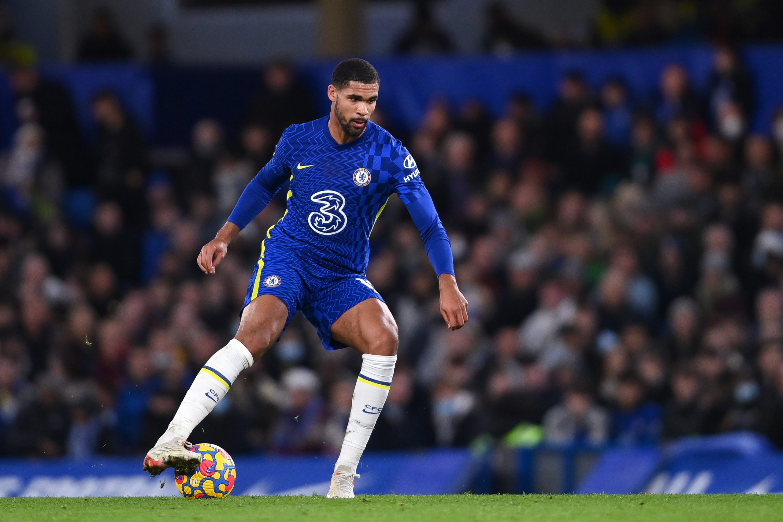 Milan đã hoàn tất các điều khoản cá nhân với Loftus - Cheek, nhưng vẫn chưa thể thống nhất mức giá với Chelsea