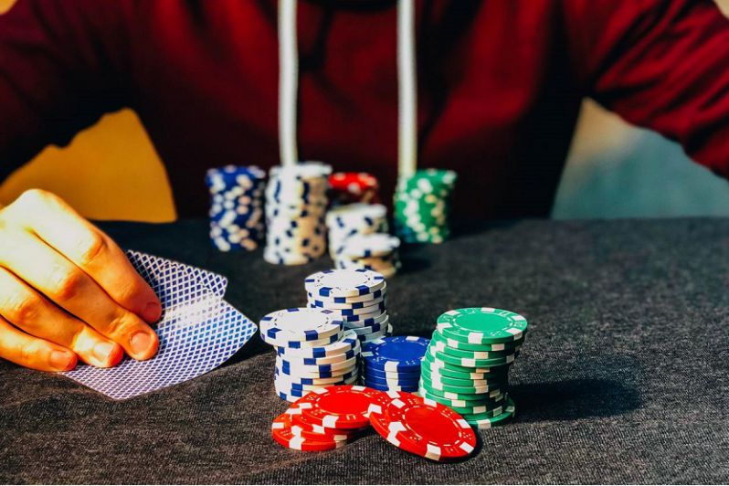 Chiến thuật Poker: Phân tích và áp dụng để thắng lợi