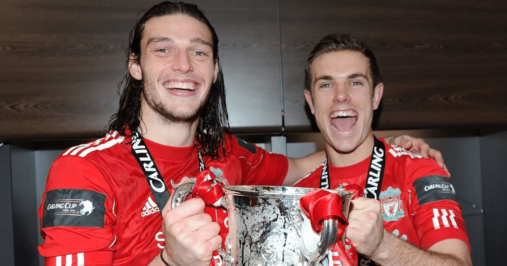 Henderson cùng Andy Carroll nâng cao danh hiệu League Cup 