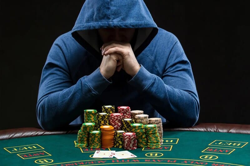 Không bluff hù dọa đối phương vô tội vạ là kinh nghiệm chơi Poker hiệu quả