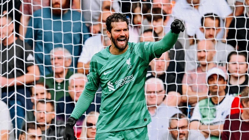 Alisson đã được bình chọn là MOTM của Carlsberg trong trận đấu với Chelsea