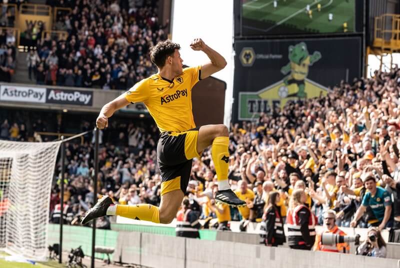 Nunes hiện cũng là cầu thủ đắt giá nhất lịch sử Wolverhampton Wanderers