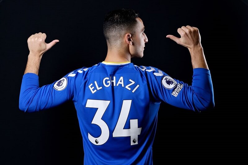 Thực tế thì El Ghazi chỉ đá cho Everton 11 phút ở EPL trong hơn 1 tháng đầu, còn lại không được tung vào sân và không được đăng ký thi đấu dù không chấn thương