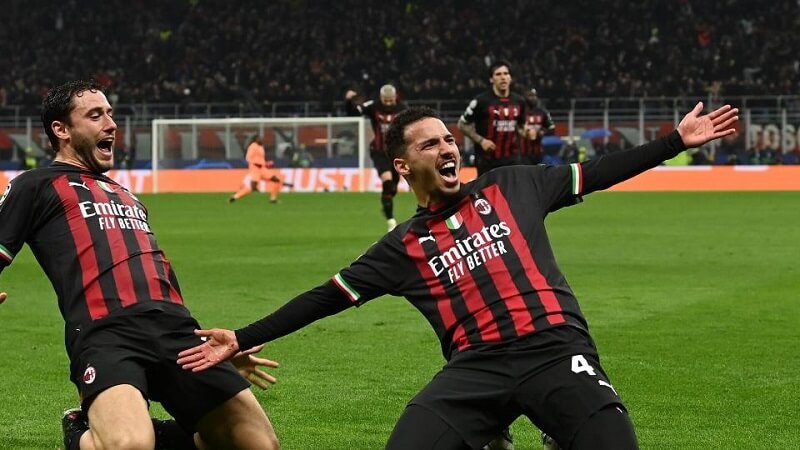 Đây là lần thứ 3 liên tiếp mà Milan tham dự vòng bảng Champions League, và cũng là lần thứ 20 xuyên suốt lịch sử đấu trường này