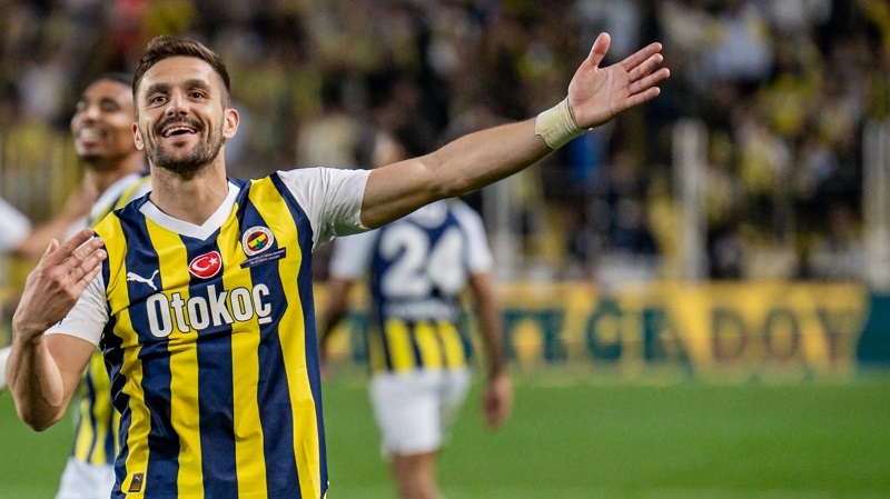 Cựu đội trưởng Ajax đem lại hy vọng đi tiếp cho Fenerbache