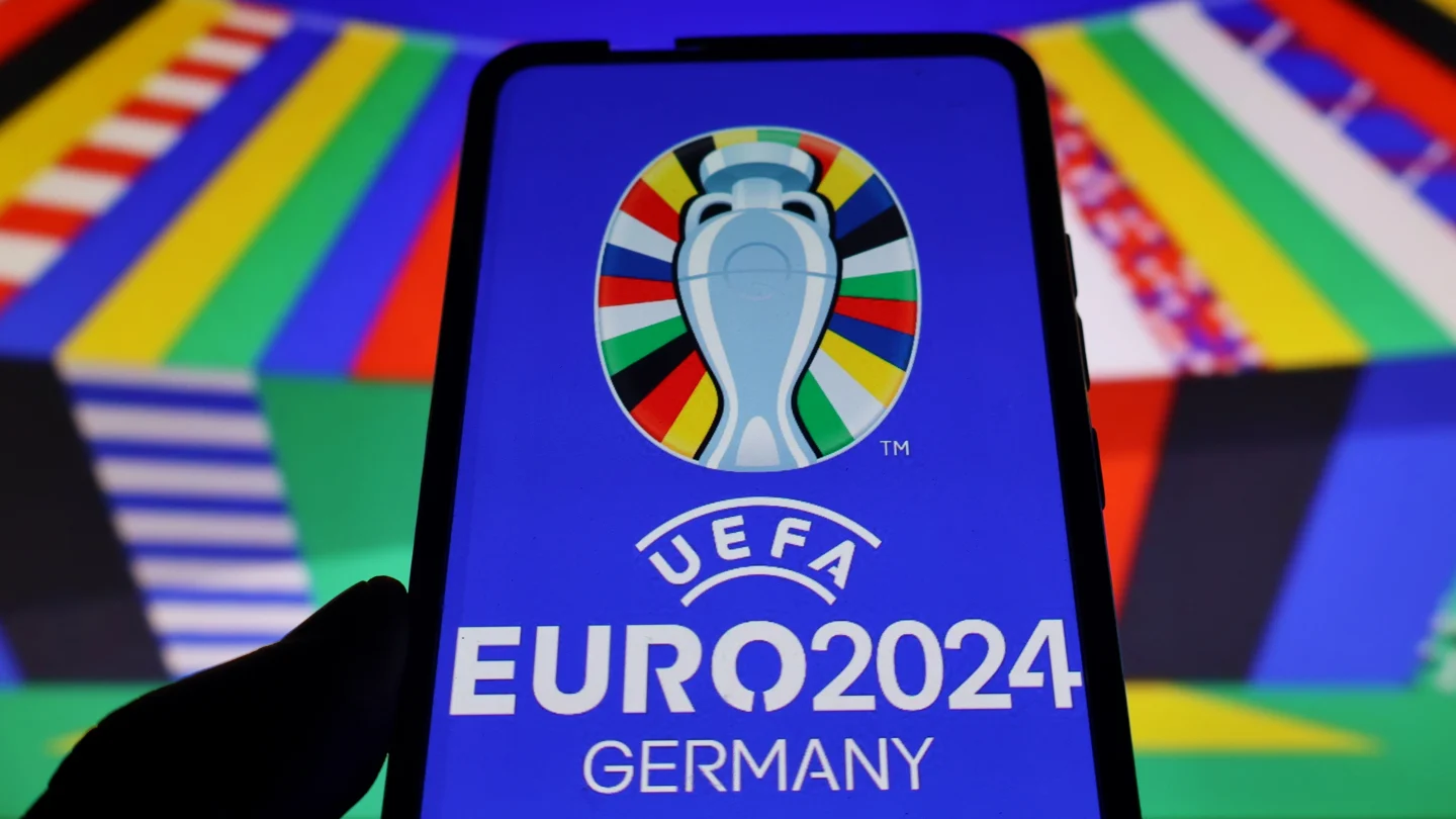 Cách xem bóng đá trực tiếp Euro 2024 trên điện thoại di động