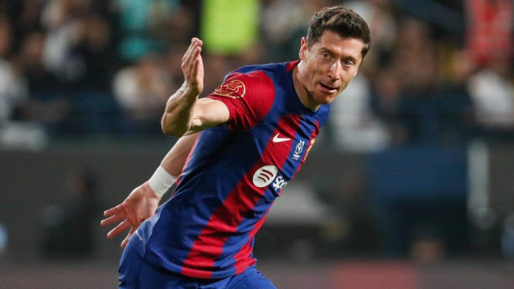 Robert Lewandowski (FC Barcelona)  – 33,3 triệu Euro