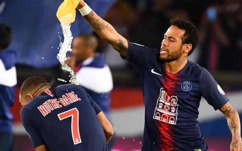 Sự xuất hiện của Mbappe đe dọa vị thế số 1 của Neymar tại PSG